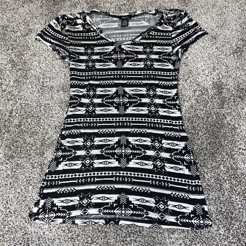 🛍️Rue 21 top